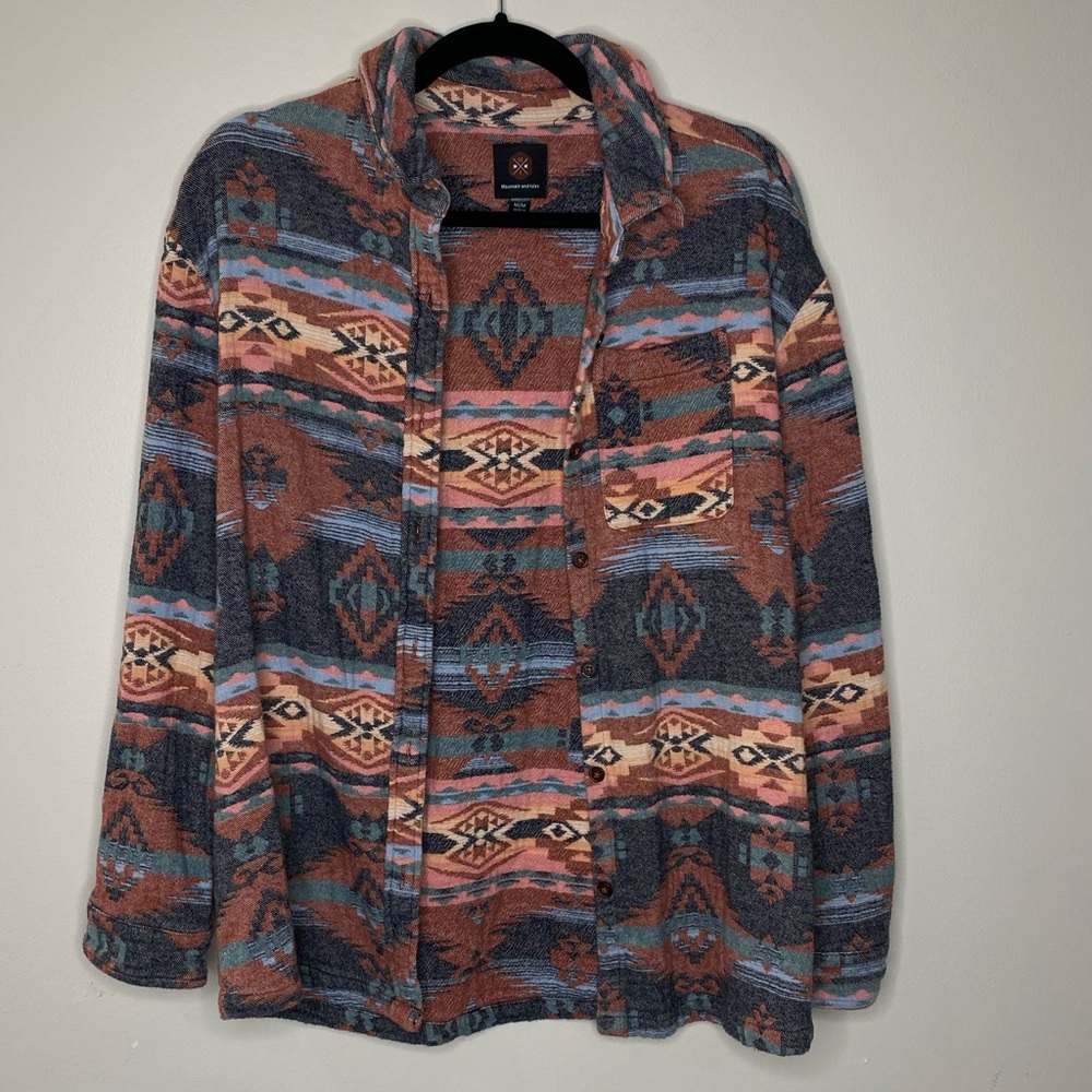 Mountain and Isles Unisex (women’s sizing) Southwestern Aztec print button down